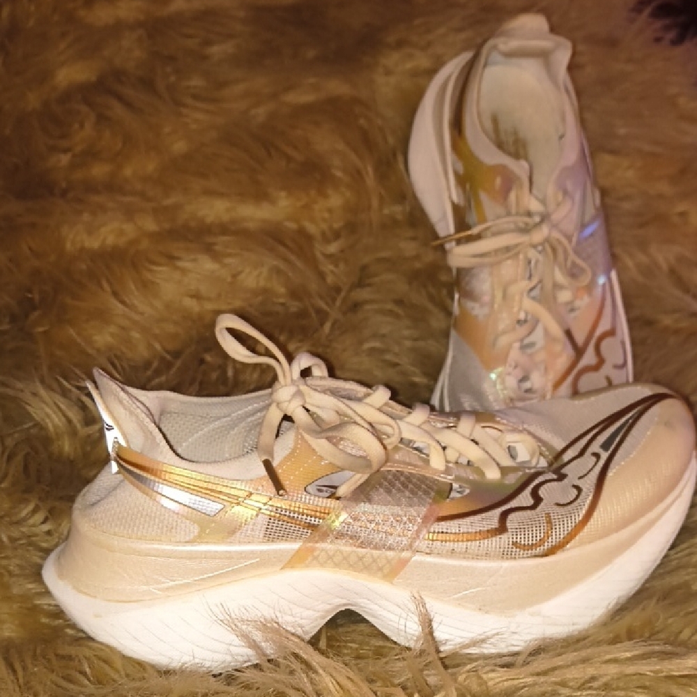 SAUCONY Elite with Speedroll Technology White & Gold Running Shoes Size 8.5